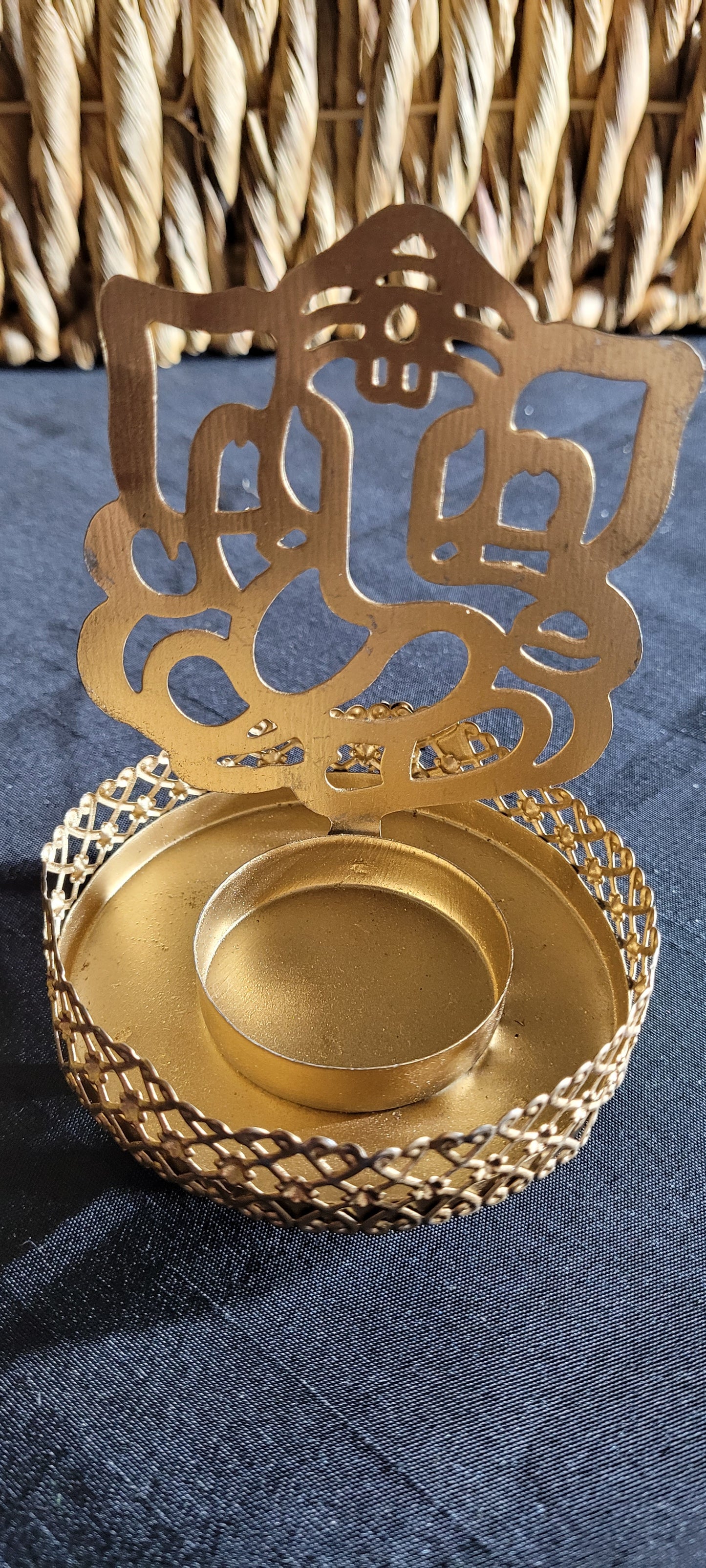 Metal ganesh ji te light
