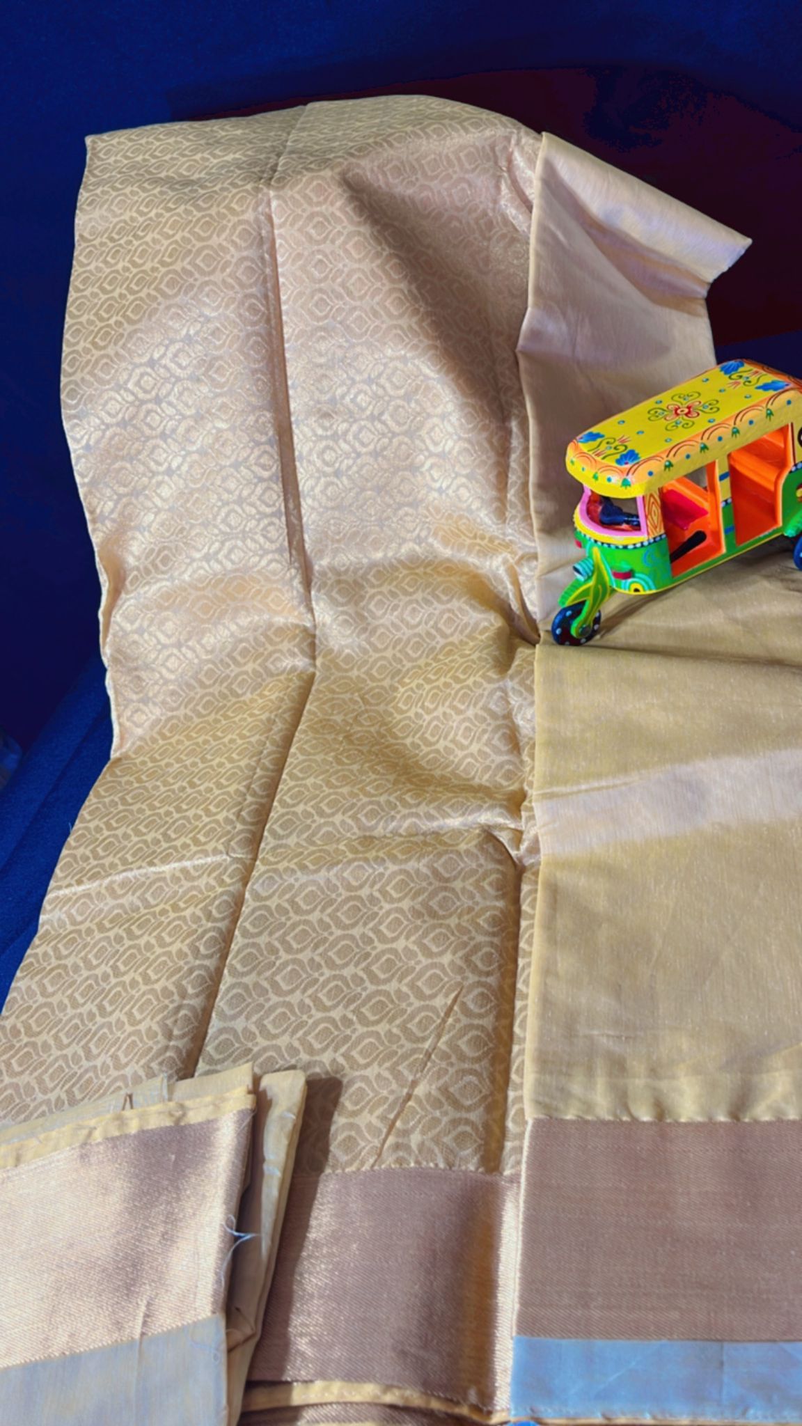 COTTON SILK SAREE WITH ROUND MOTIFS