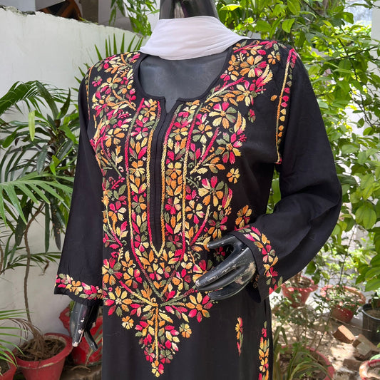 Hand stitched chikenkari kurti only